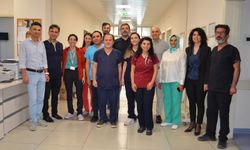 Alanya'da hastane yönetimi sağlık çalışanları ile bir arada