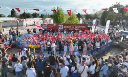 Antalya'da 23 Nisan Çocuk ve Uçurtma Festivali sürüyor