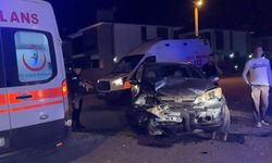 2 otomobilin çarpıştığı kazada 4 kişi yaralandı