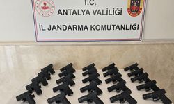 Antalya'da ruhsatsız tabanca operasyonu! 3 gözaltı
