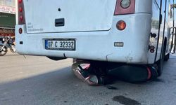 Alanya’da midibüs ile motosiklet çarpıştı: 1 yaralı