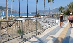 Alanya'da Sahil Bandı Projesi gecikiyor: Turistler zor durumda