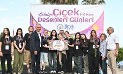 Antalya çiçeklerle açık hava galerisine döndü