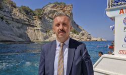 Antalya'da dalış yaptıktan sonra 'Sevgi Geçidi'nde hediyeleştiler
