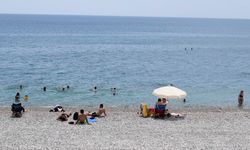 Antalya’da sıcak hava sahilleri doldurdu