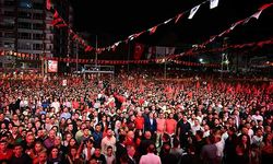 Antalya'da Ceza'nın şarkılarıyla 19 Mayıs coşkusu