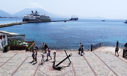 Lüks kruvaziyer Alanya Limanı'na demirledi