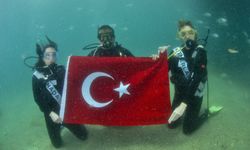 Kraliçe adayları deniz altını keşfetti