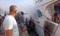 Antalya'da lüks tekne yandı