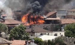 Antalya'da tarihi Kaleiçi semtinde yangın
