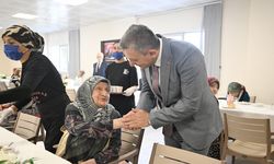 Vali Şahin, kamu görevlileri ve vatandaşlarla bayramlaştı