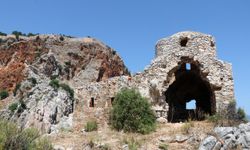 Alanya'da tarihi kilisenin taşlarını söküp, bölgede mangal yapmışlar