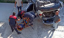 Dere yatağına düşen otomobilde anne oğul yaralandı