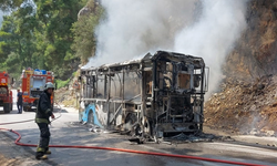 Antalya’da otobüs yangını: Otobüs kül oldu