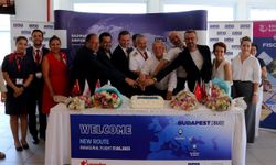 Budapeşte’den Alanya’ya ilk uçuş coşkuyla karşılandı
