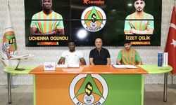 Alanyaspor, Uchenna Ogundu ve İzzet Çelik için imza töreni düzenledi