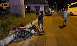Otomobille çarpışan motosikletli yaralandı