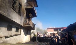 Yangında 3 ev kullanılamaz hale geldi