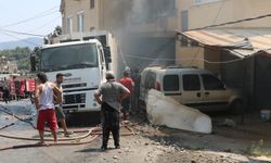 Alanya'da freni boşalan çöp kamyonu iki otomobile çarptı