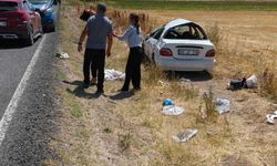 Takla atan araçtaki 2'si çocuk 4 kişi yaralandı