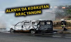Alanya'da seyir halindeki araç yandı