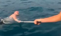 Alanya'da boğulma tehlikesi geçiren Ukraynalıyı tekneciler kurtardı