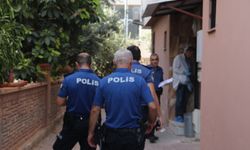 Antalya'da bıçakla eski sevgilisinin evini bastı: 2 yaralı