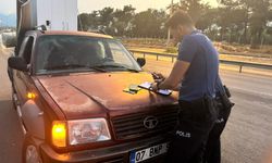 Antalya'da eski nişanlısı 'çalındı' diye şikayet etti, polis trafikte yakaladı