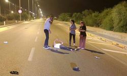 Hafif ticari araçla çarpışan motosikletteki anne öldü, kızı ağır yaralandı
