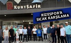 Alanya’da Rizespor iş insanı Hakkı Kurt'a forma hediye etti