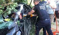 Otomobil römorka çarptı: 4 yaralı
