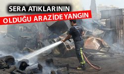 Antalya'da yangında 2 kamyonet yandı