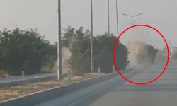 Trafikte şoförünün kontrolsüz ilerlediği tomruk yüklü TIR, refüje devrildi