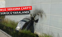 Antalya'da otomobil muz serasına çarptı