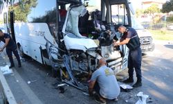 Antalya'da midibüsler çarpıştı: 15 yaralı