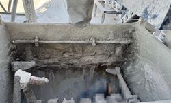 Beton karıştırıcısına düşüp, hayatını kaybetti