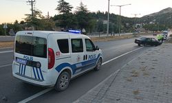 Kaza yaptığı otomobili bırakıp kaçtı