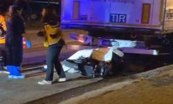 Antalya'da TIR'a çarpan motosiklet sürücüsü yaşamını yitirdi