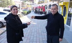 Altın künyenin sahibini ilanla buldu