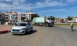 Antalya'da çöp kamyonunun altında kaldı