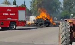 Antalya'da elyaf yüklü traktör römorku yandı