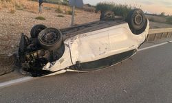Antalya'da takla atan otomobilin sürücüsü yaralandı
