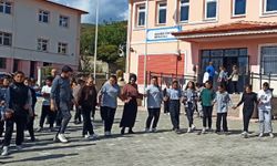 Evlenen öğretmenleri için eğlence düzenlediler