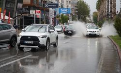 Antalya'da sağanak yaşamı olumsuz etkiledi