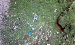 Antalya'da fenomen 90 metre olan obruğa indi