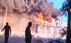 Antalya'da bahçe mobilyaları deposu alev alev yandı