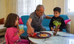 Hayatını 3 torununa adayan dedeye evden tahliye şoku