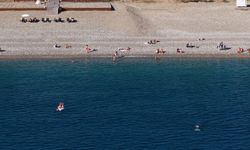 Ara tatilin son gününde, sahilde yazı aratmayan yoğunluk