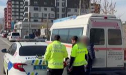 Aracını kaldırımda süren sürücüye 1986 lira ceza