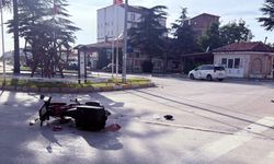 Motosikletle otomobil çarpıştı: 1 yaralı